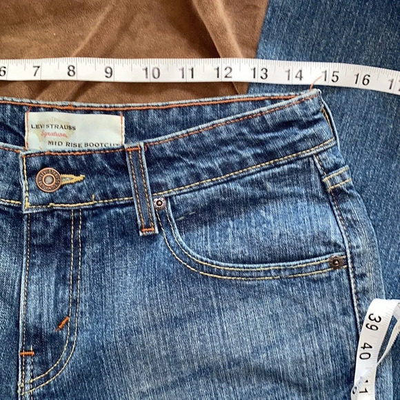 Signature by Levi Stauss mid rise bootcut missy denim jeans - Picture 5 of 7